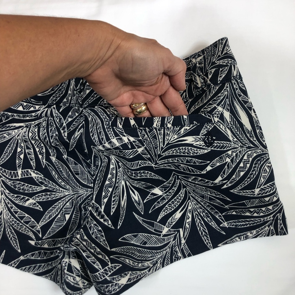 Volcom Frochickie Cotton Blend Navy Ivory Tropical Print Casual Shorts 3=S=26 - Picture 6 of 16